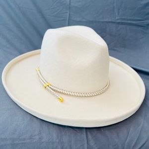 Gigi pip The Cara Loren Pencil Brim Hat - Offwhite  size 57